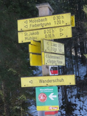 Signage is excellent. Hard to get lost, and you can take a bus back after a long one-way hike.